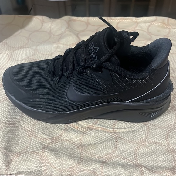 Nike Kids' Star Runner 4 Running Shoes newBig Kids Size 4 - Picture 5 of 7